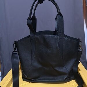 Lululemon All Day Tote Gym Yoga Bag Adjustable CrossBody and Shoulder Bag